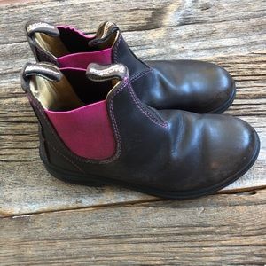 Girls Blundstones size 3 (US 5)